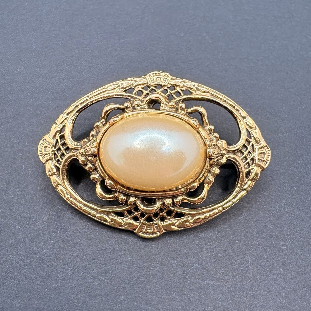 Vintage 1928 Brand Faux Pearl Cabochon Bar Brooch‎ Gold Tone Filigree Open Work